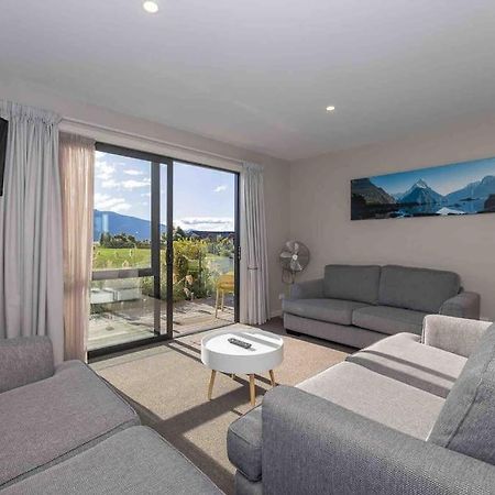 Great Views From New 2 Bedroom Apartment Te Anau Luaran gambar