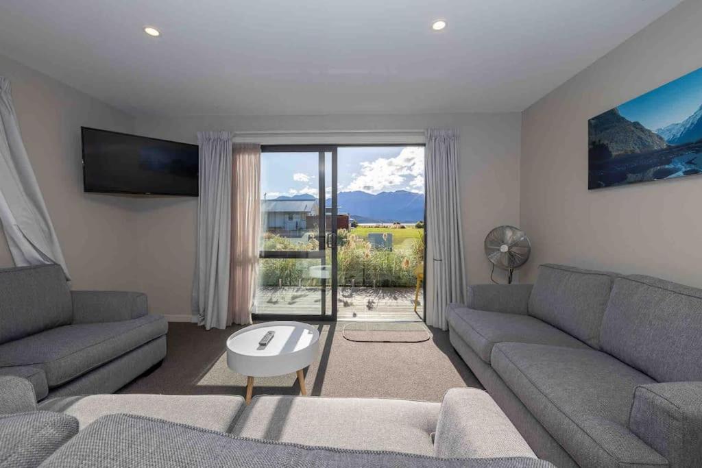 Great Views From New 2 Bedroom Apartment Te Anau Luaran gambar