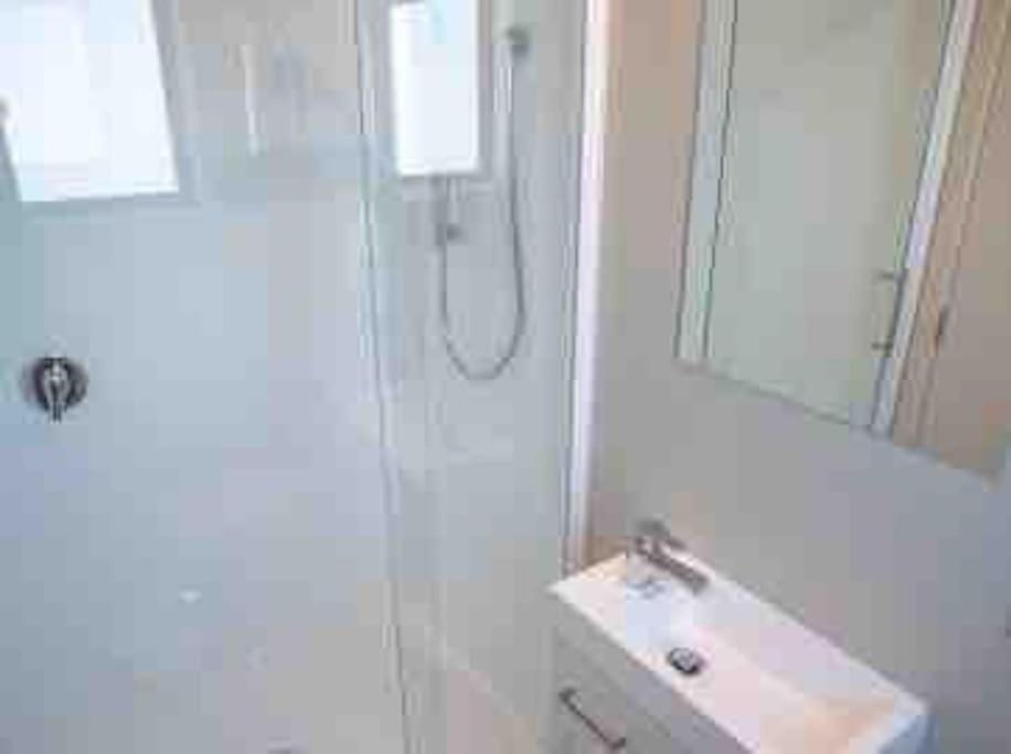 Great Views From New 2 Bedroom Apartment Te Anau Luaran gambar