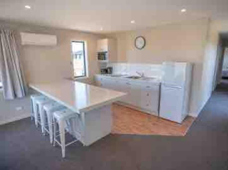 Great Views From New 2 Bedroom Apartment Te Anau Luaran gambar