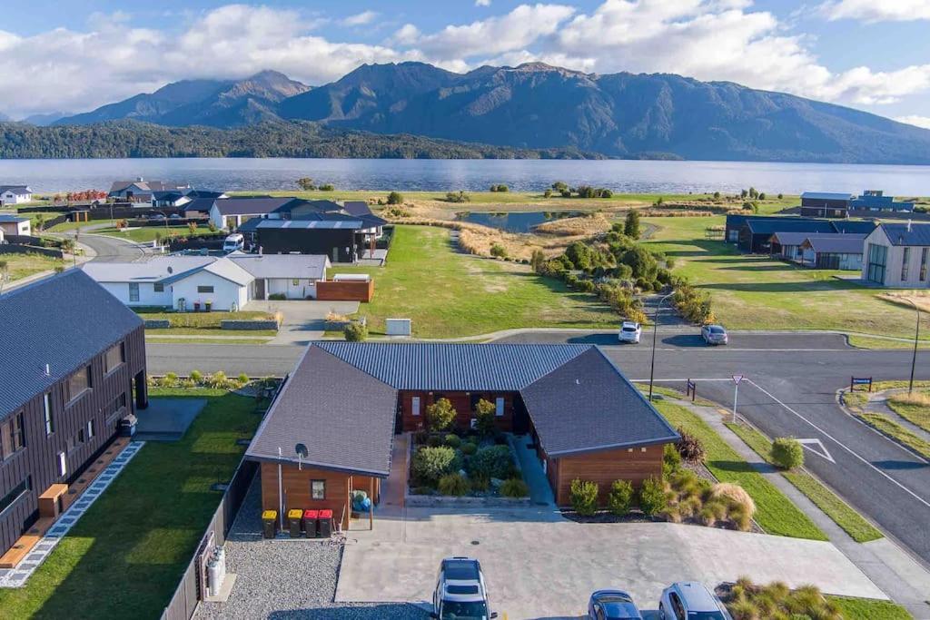 Great Views From New 2 Bedroom Apartment Te Anau Luaran gambar