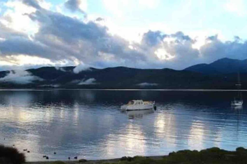Great Views From New 2 Bedroom Apartment Te Anau Luaran gambar