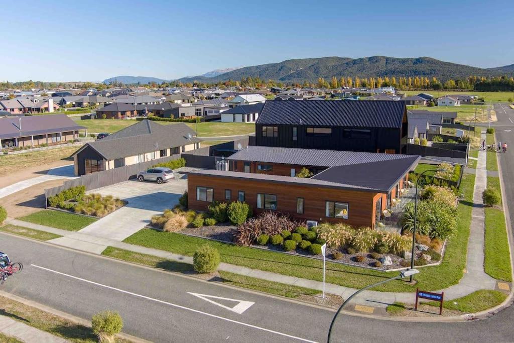 Great Views From New 2 Bedroom Apartment Te Anau Luaran gambar
