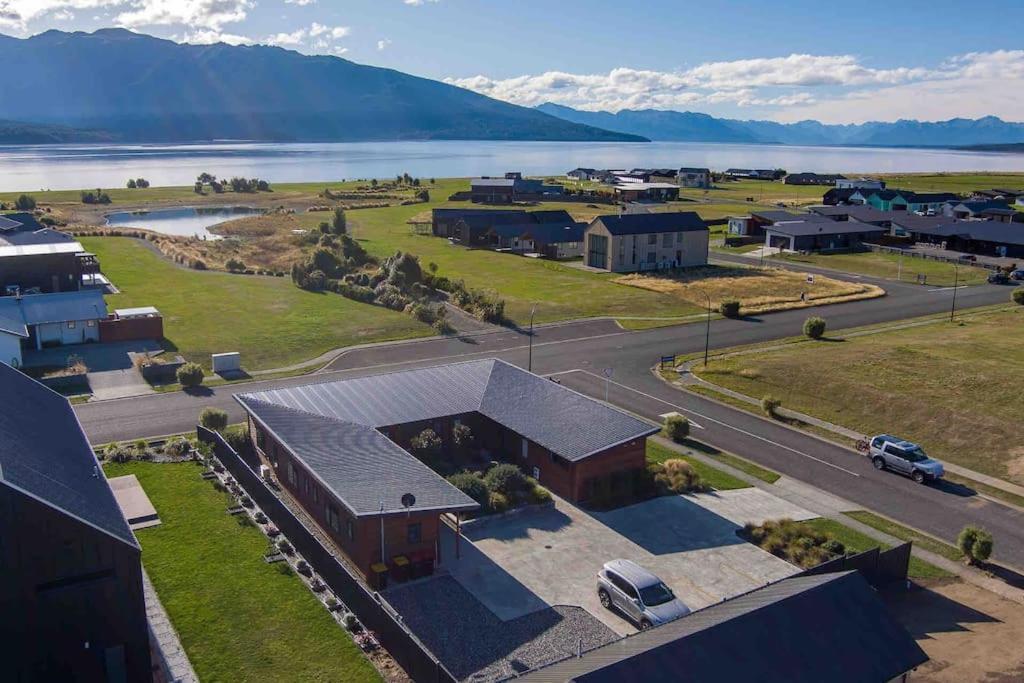 Great Views From New 2 Bedroom Apartment Te Anau Luaran gambar
